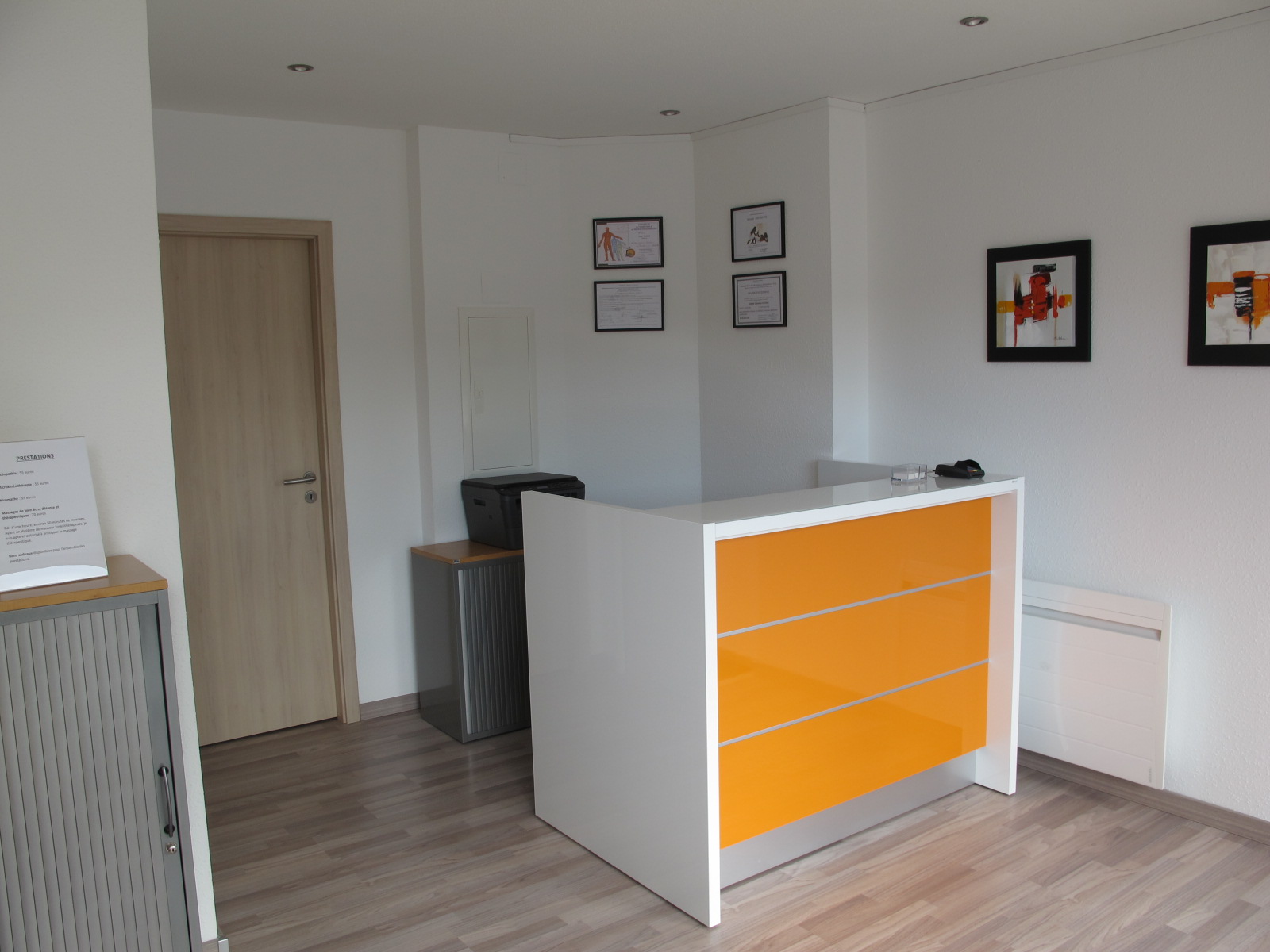 banque acceuil tableaux salle attente diring sébatien ostéopathe buromobel tecke